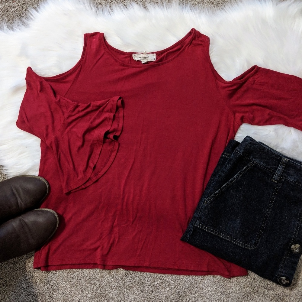 🛍️No Comment | burgundy cold shoulder top